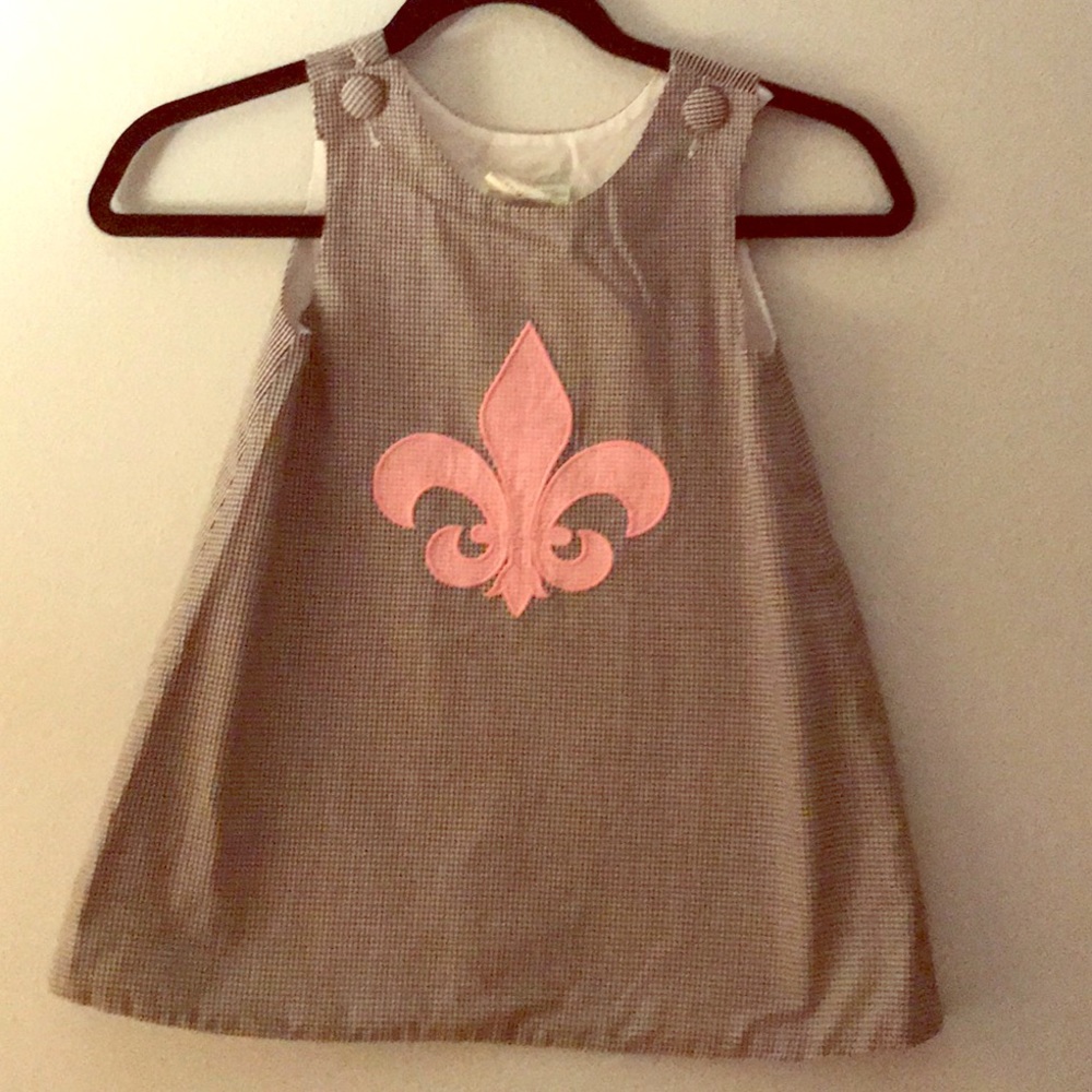 EUC gingham jumper w pink fleur de lis;